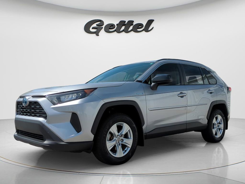 Used 2021 Toyota RAV4 LE image 1