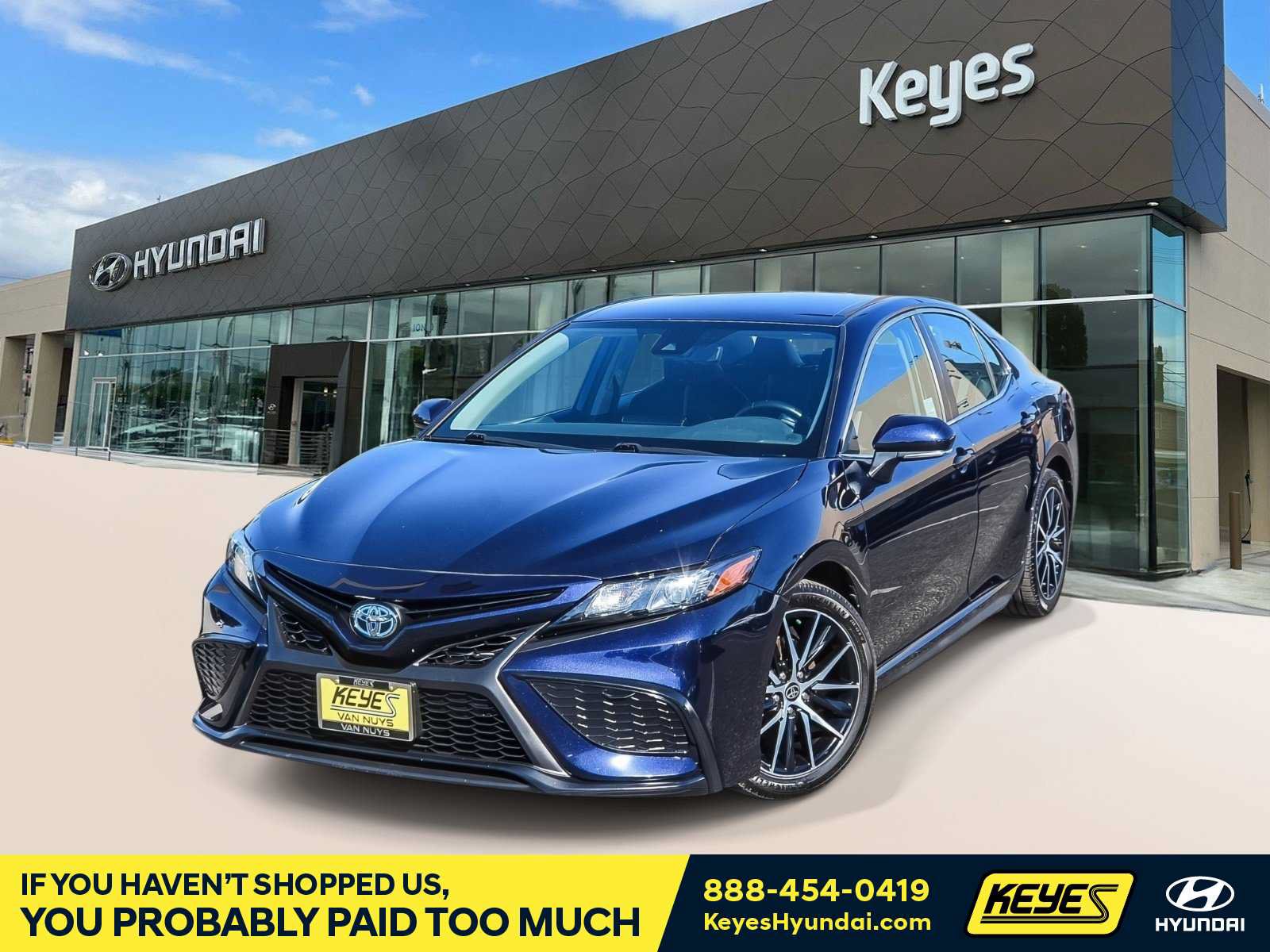 Used 2022 Toyota Camry SE FWD image 1
