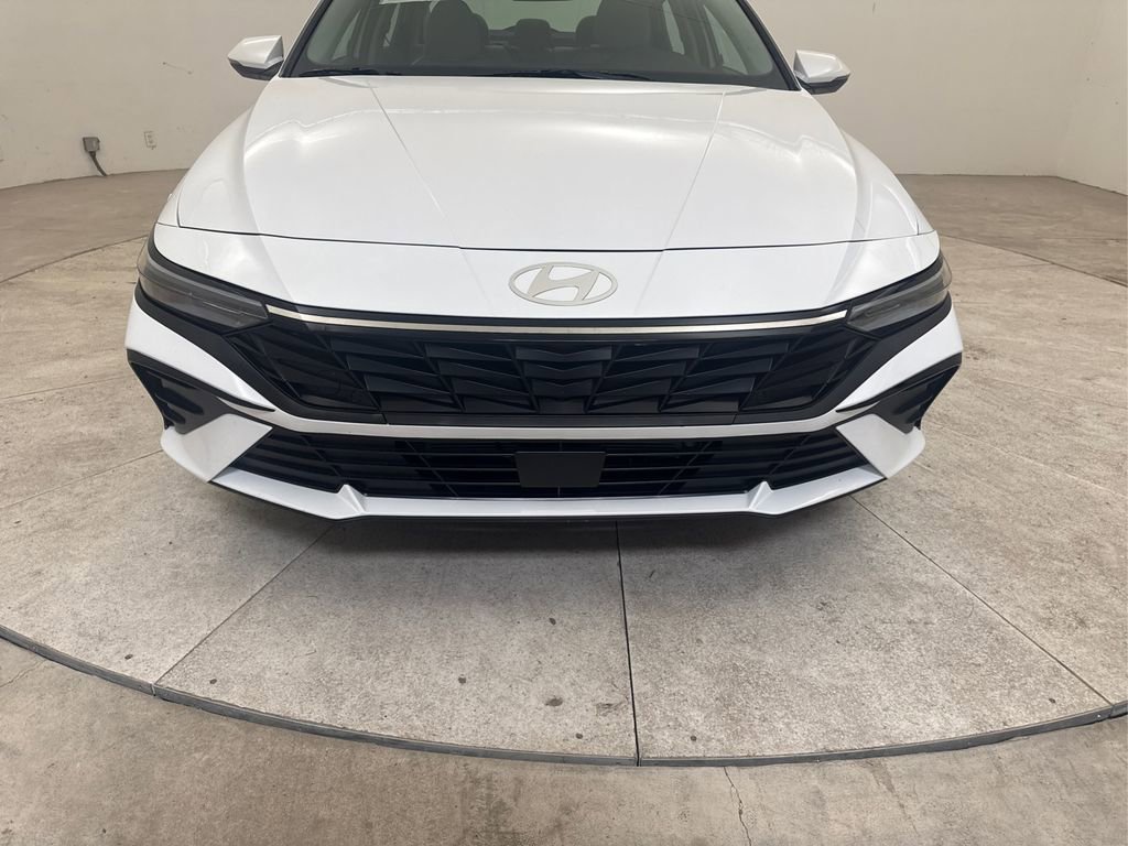 Used 2025 Hyundai Elantra Limited FWD image 13