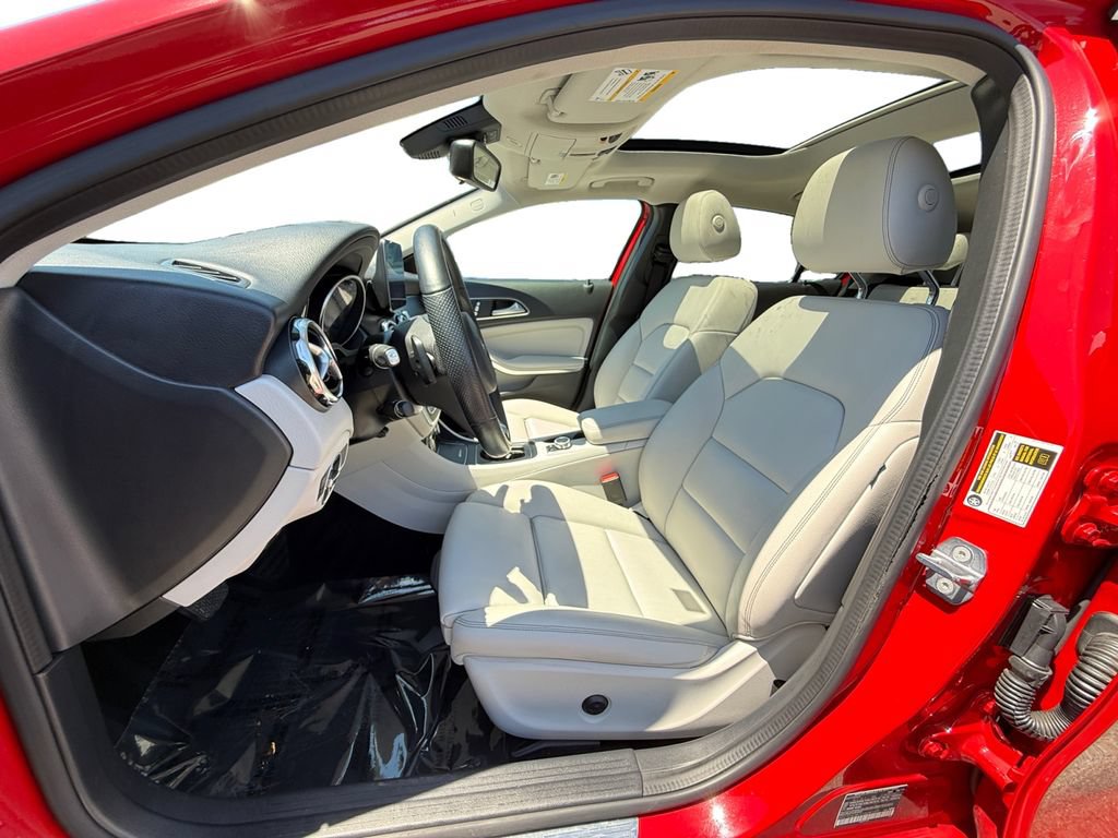 Used 2020 Mercedes-Benz GLA 250 4MATIC w/ Premium Package image 9