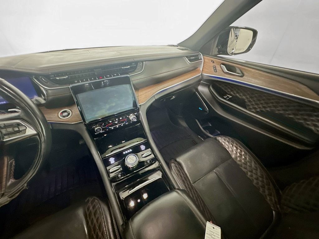 Used 2023 Jeep Grand Cherokee Summit image 11