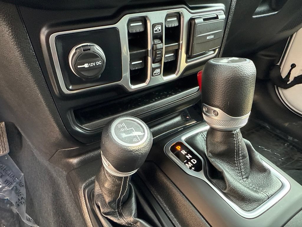 Used 2024 Jeep Wrangler Unlimited Sport AWD/4WD image 35