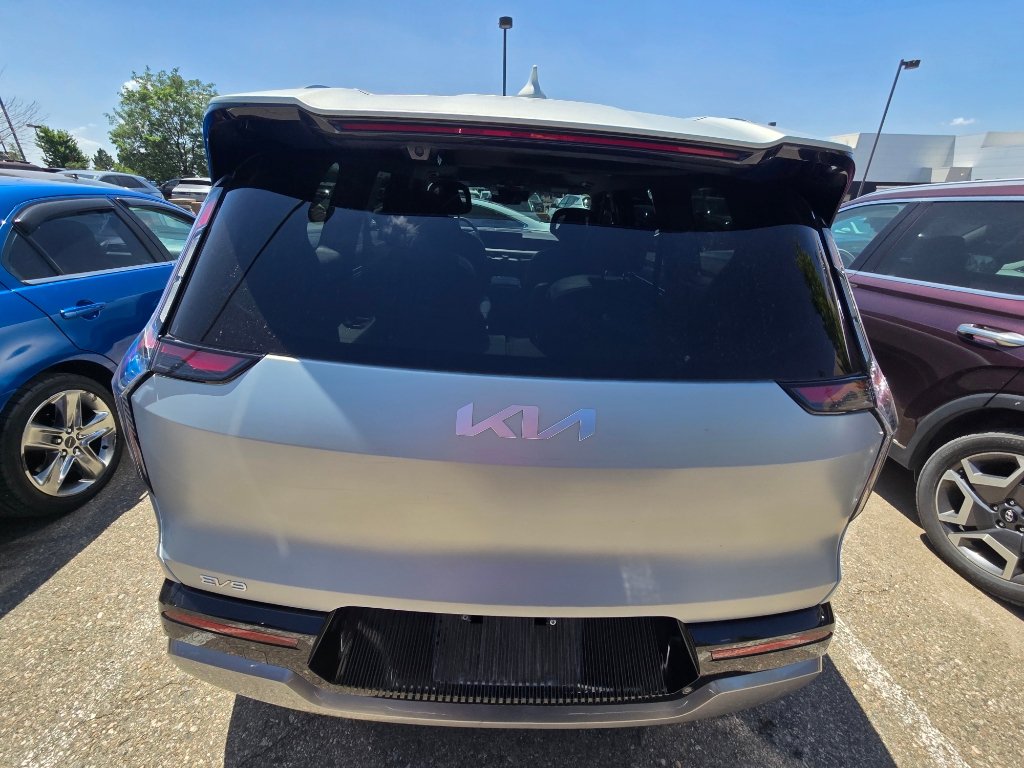 Used 2024 Kia EV9 Land AWD/4WD image 14