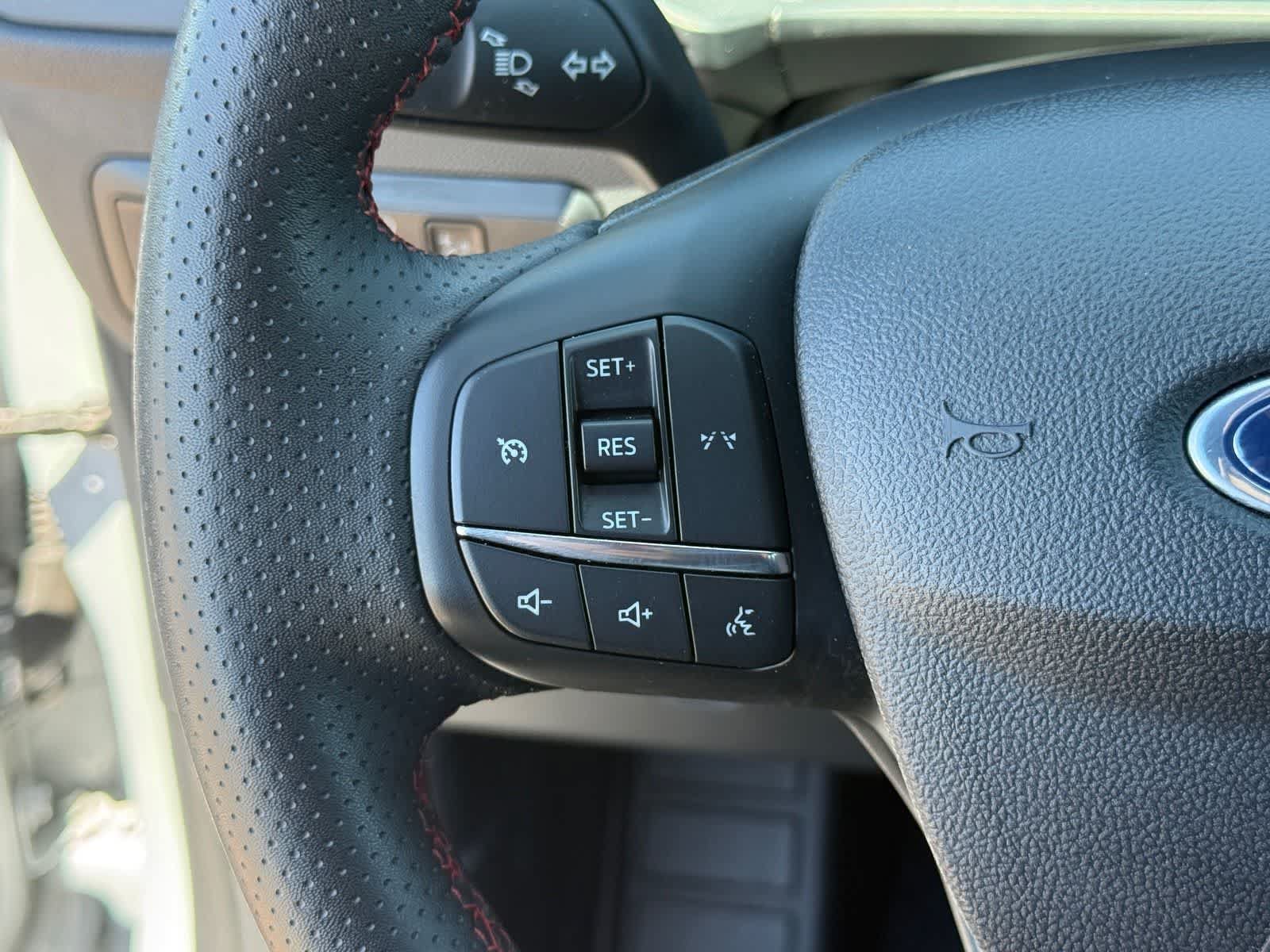 Used 2025 Ford Escape ST-Line Select AWD/4WD image 17