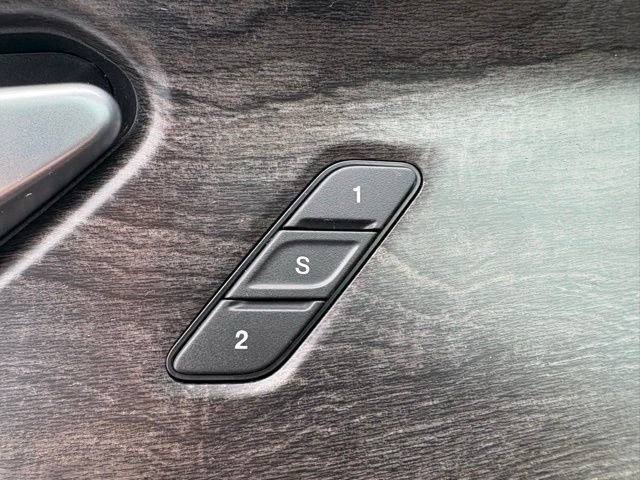 Used 2023 Jeep Grand Cherokee Limited w/ Luxury Tech Group II image 18