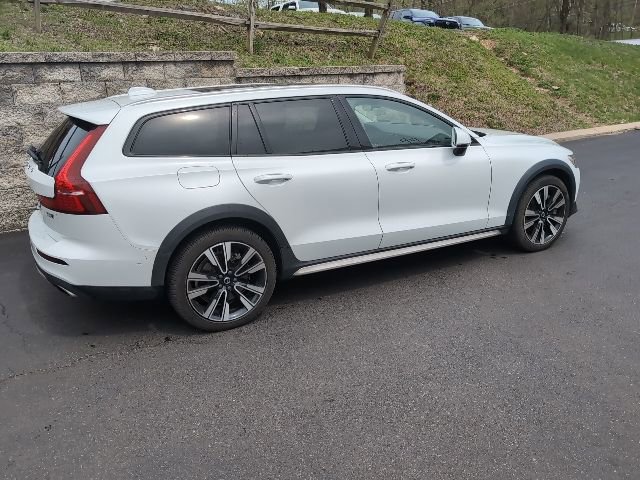 Used 2020 Volvo V60 T5 Cross Country w/ Protection Package AWD/4WD image 3