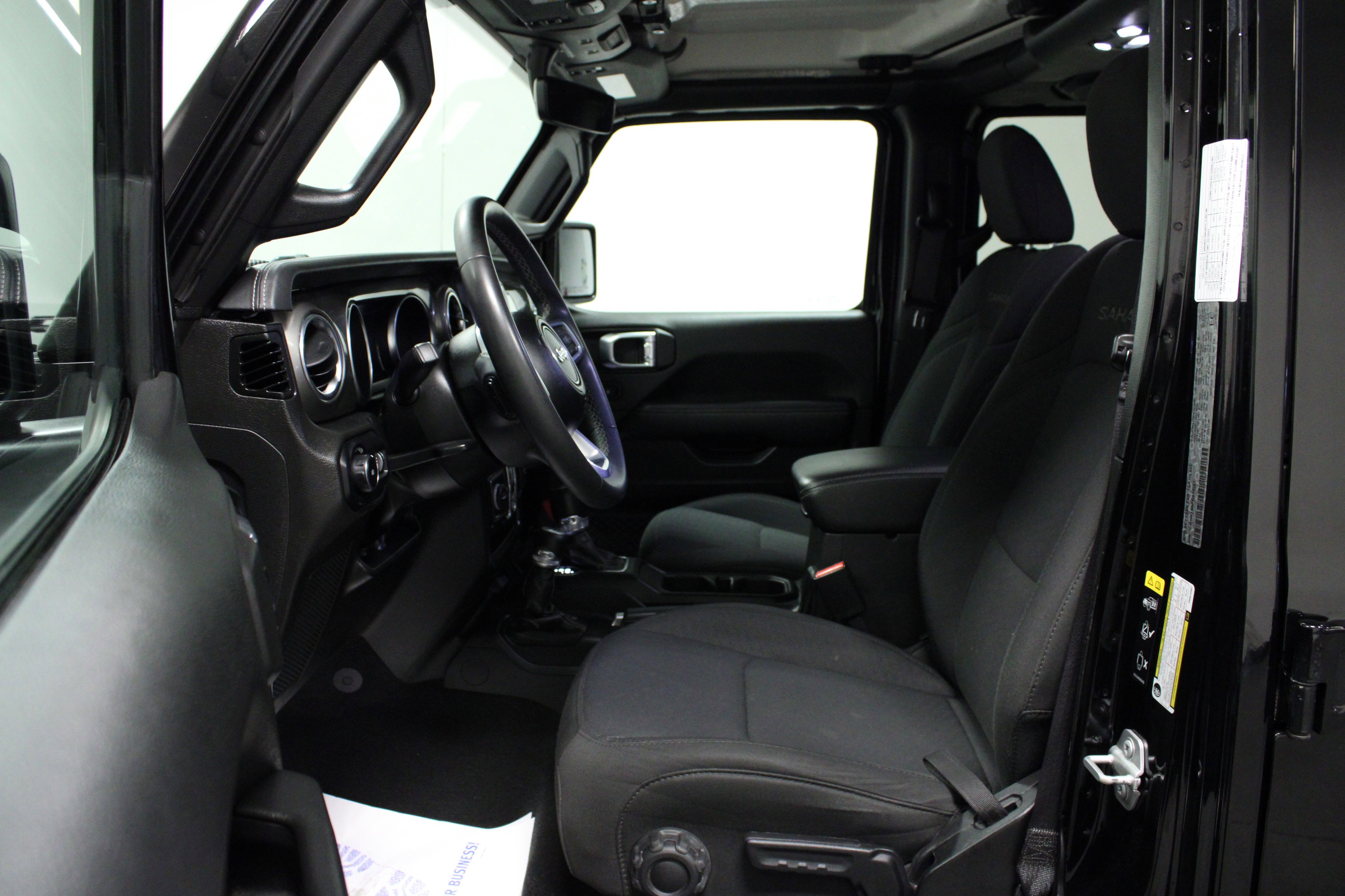 Used 2023 Jeep Wrangler Sahara AWD/4WD image 13