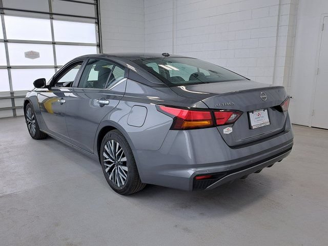 Used 2025 Nissan Altima 2.5 SV FWD image 7