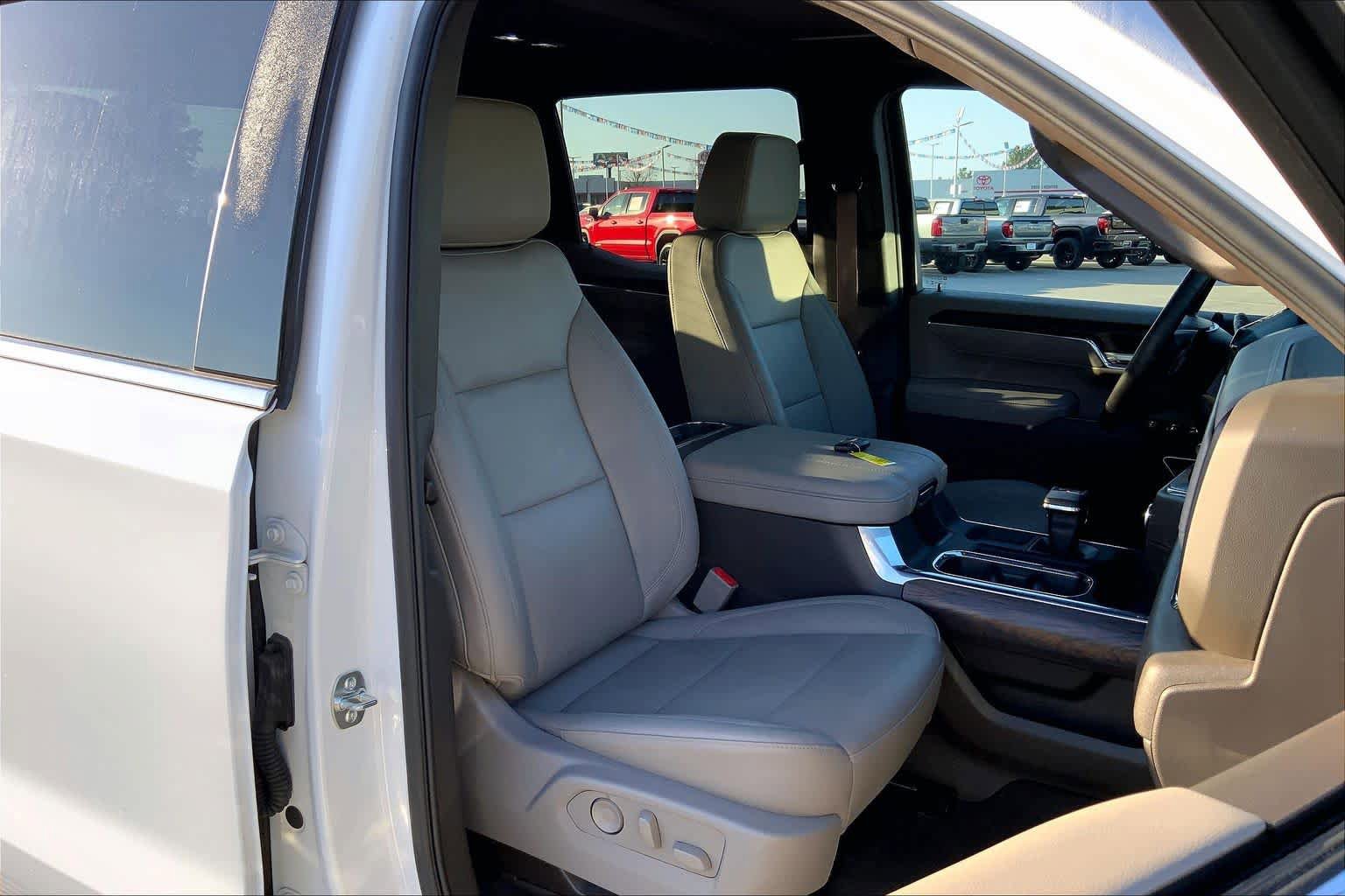 Used 2025 GMC Sierra 1500 SLT w/ SLT Premium Plus Package AWD/4WD image 9