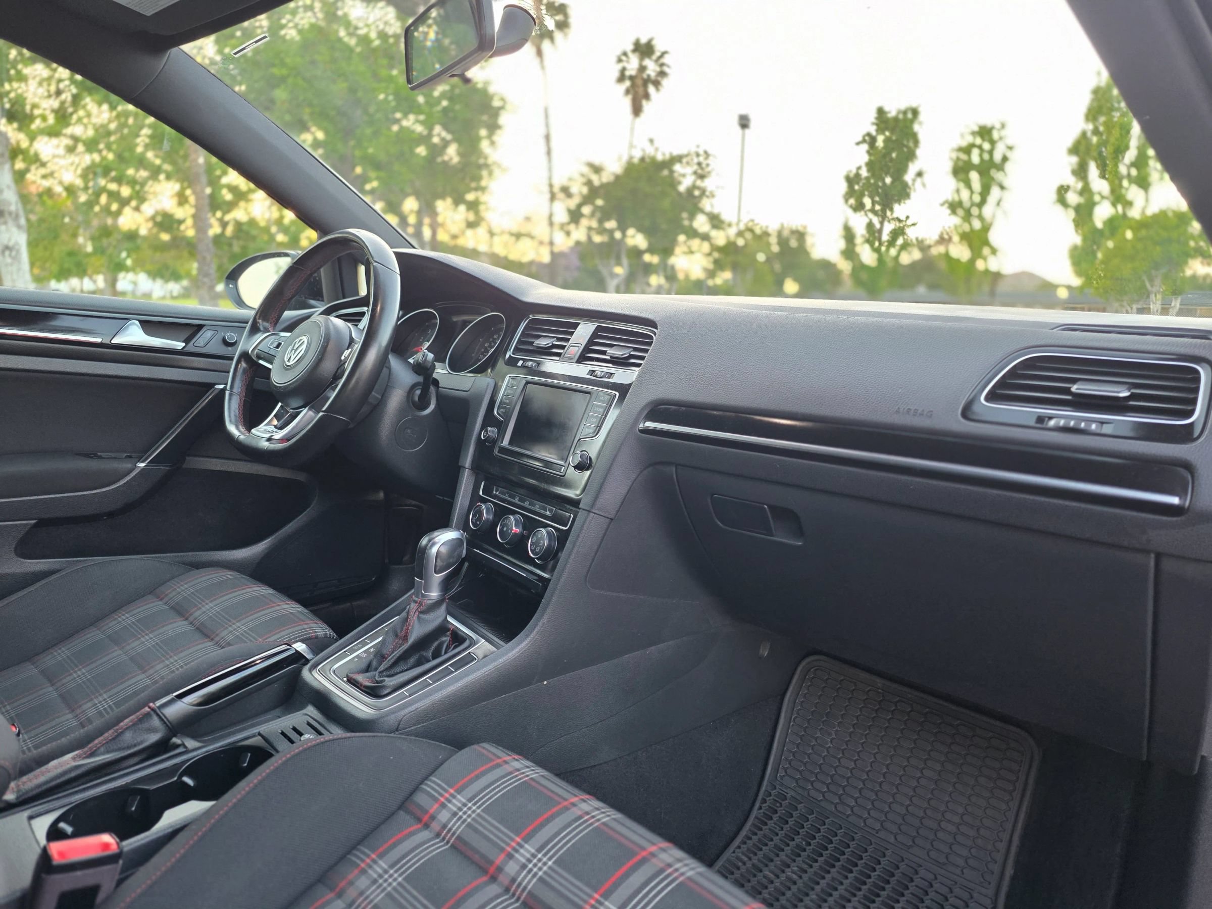 Used 2017 Volkswagen GTI Sport FWD image 16