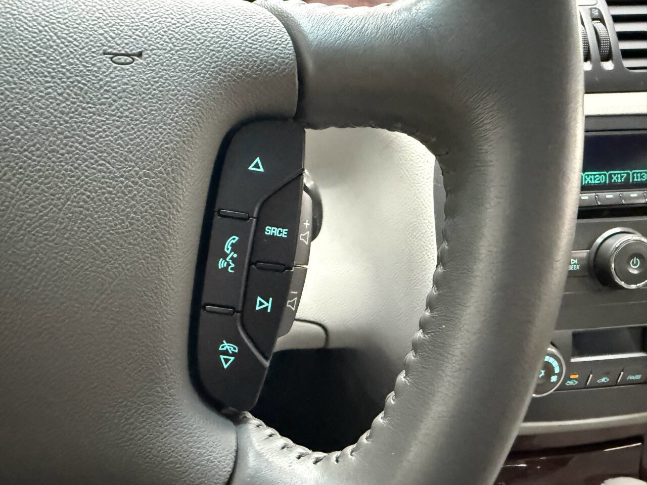 Used 2011 Buick Lucerne CX FWD image 24