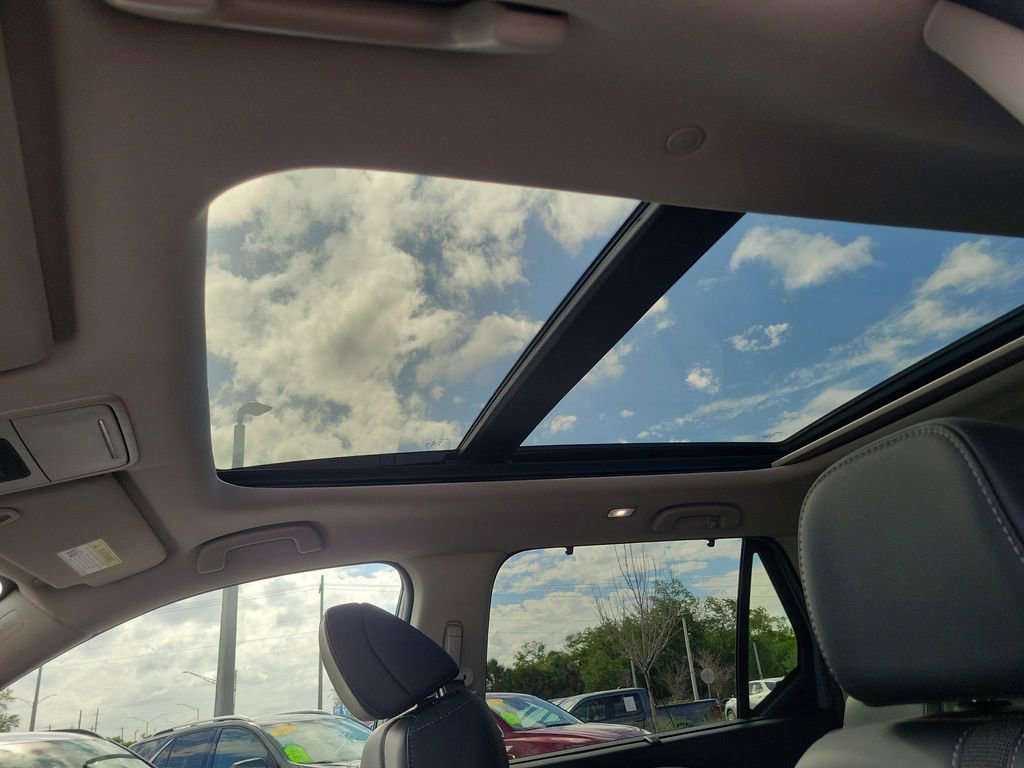 Used 2025 Honda Pilot Touring image 24