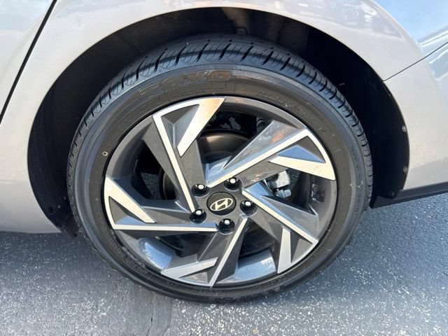 Used 2024 Hyundai Elantra Limited FWD image 9