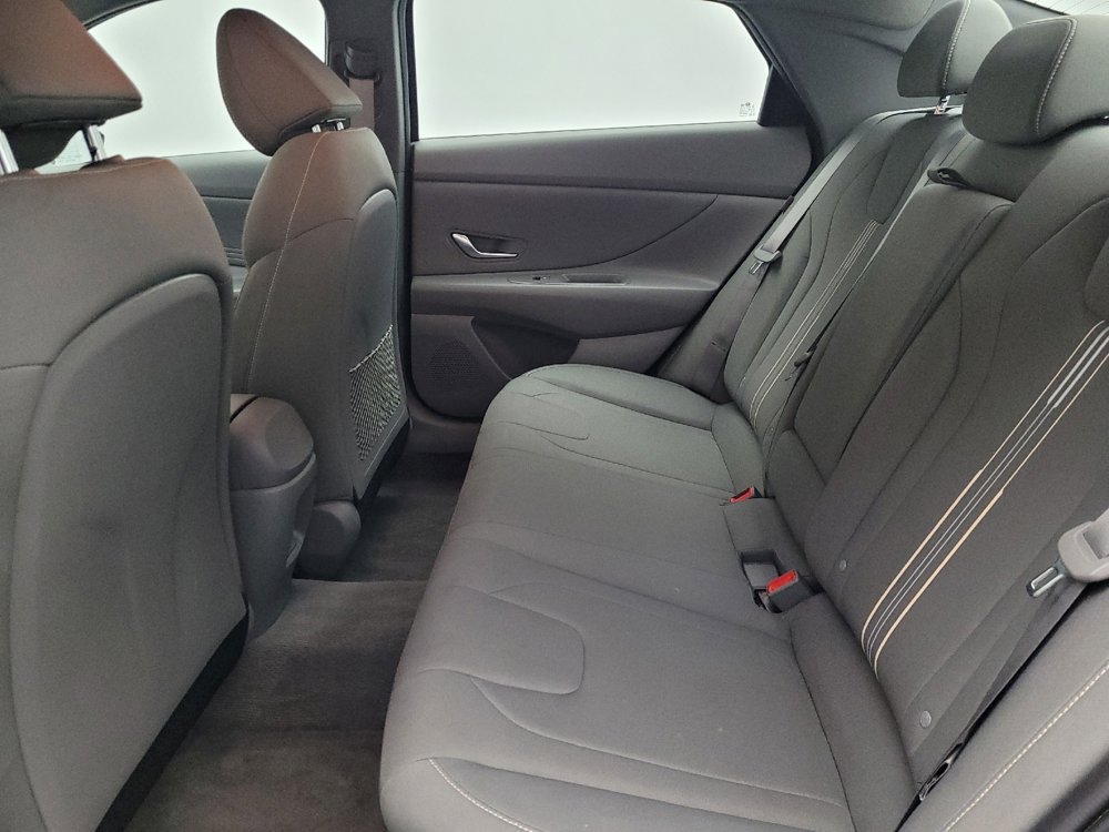 Used 2025 Hyundai Elantra SEL image 18