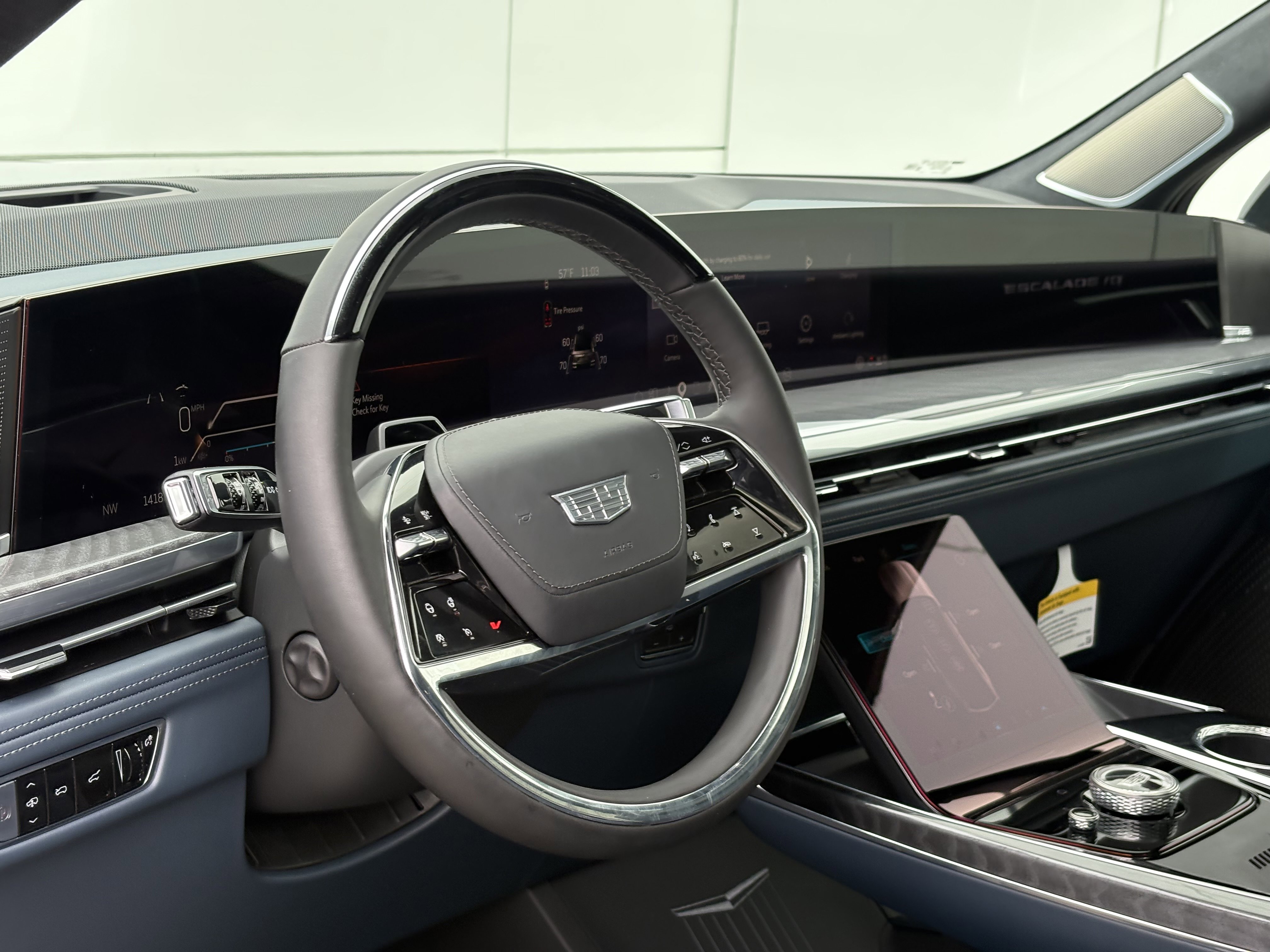 New 2025 Cadillac Escalade IQ Sport 2 w/ LPO, ONYX Package AWD/4WD image 18