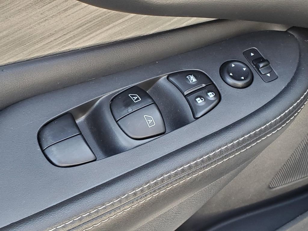 Used 2017 Nissan Murano S w/ Navigation Package image 19