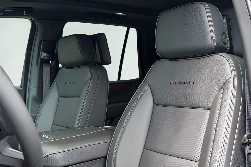 New 2026 GMC Yukon Denali w/ Denali Reserve Package AWD/4WD image 11