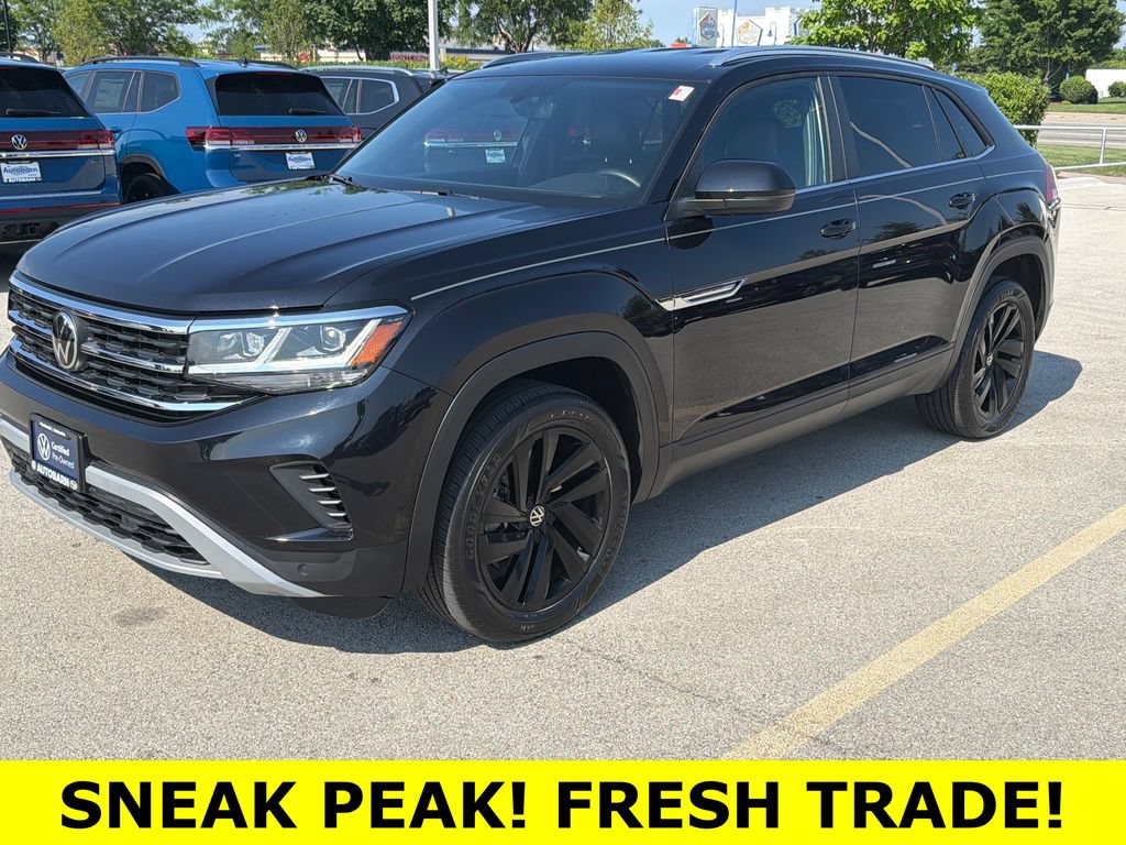 Certified 2023 Volkswagen Atlas Cross Sport SE w/ Black Wheel Package AWD/4WD image 3