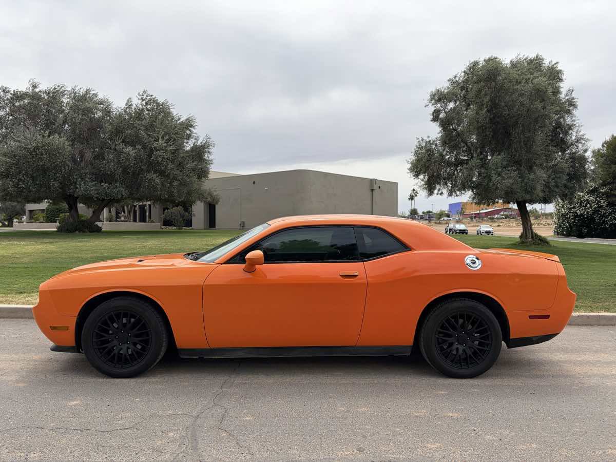 Used 2012 Dodge Challenger SXT image 3