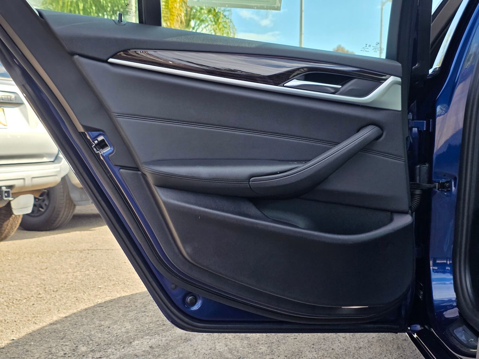 Used 2020 BMW 530e w/ Premium Package image 18