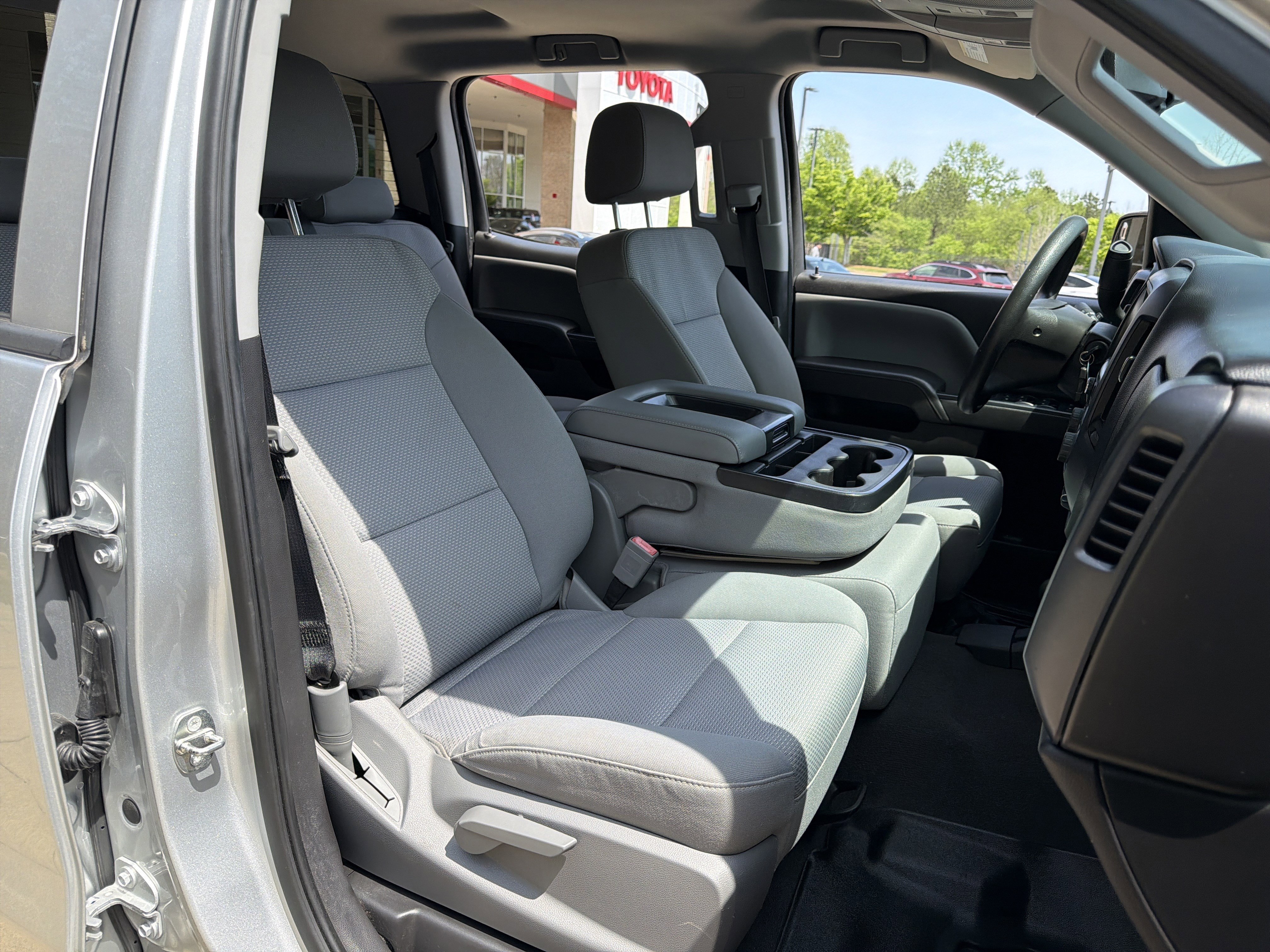 Used 2018 Chevrolet Silverado 1500 Custom w/ Custom Value Package AWD/4WD image 13