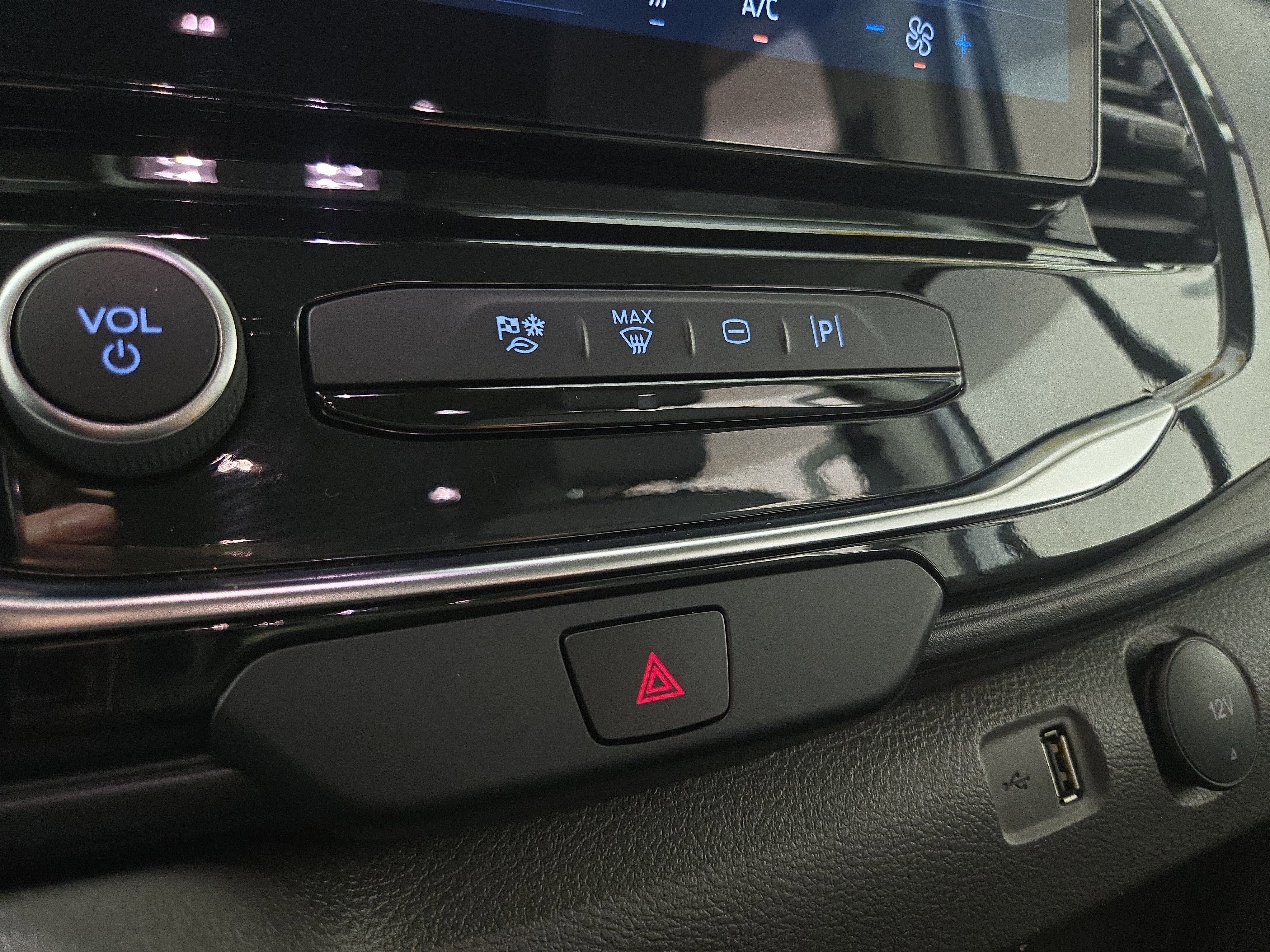 Used 2024 Ford Transit 350 XLT image 29