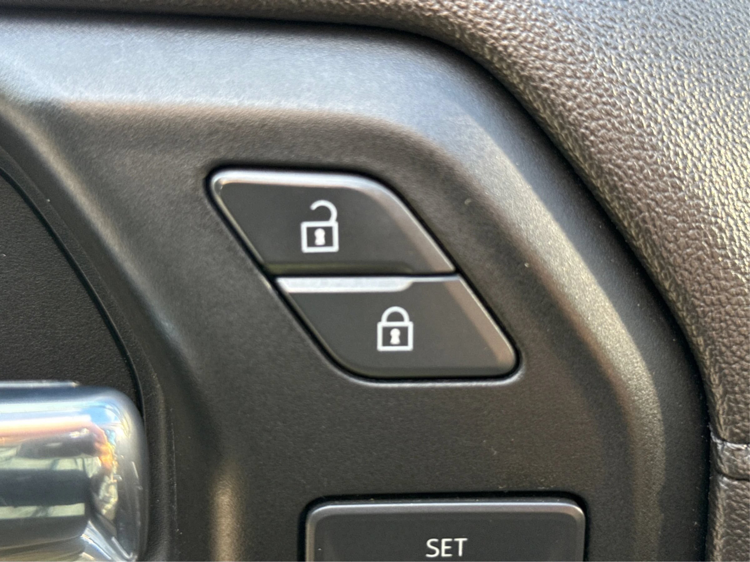 Used 2019 Chevrolet Silverado 1500 High Country w/ Technology Package AWD/4WD image 32