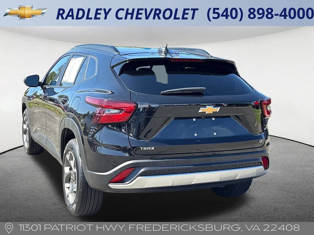 Certified 2025 Chevrolet Trax LT w/ LT Convenience Package FWD image 17