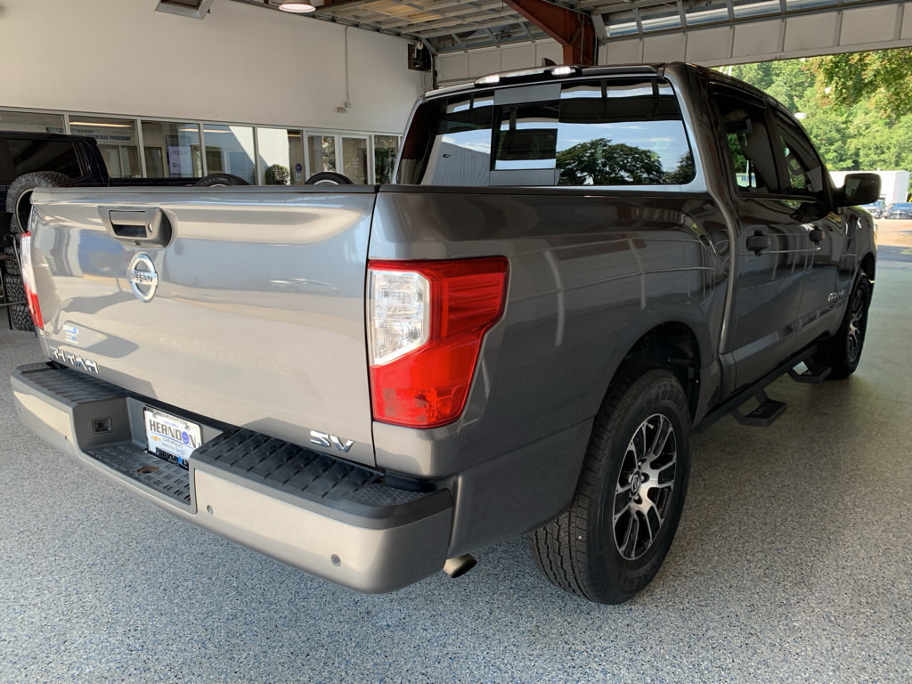 Used 2022 Nissan Titan SV RWD image 9