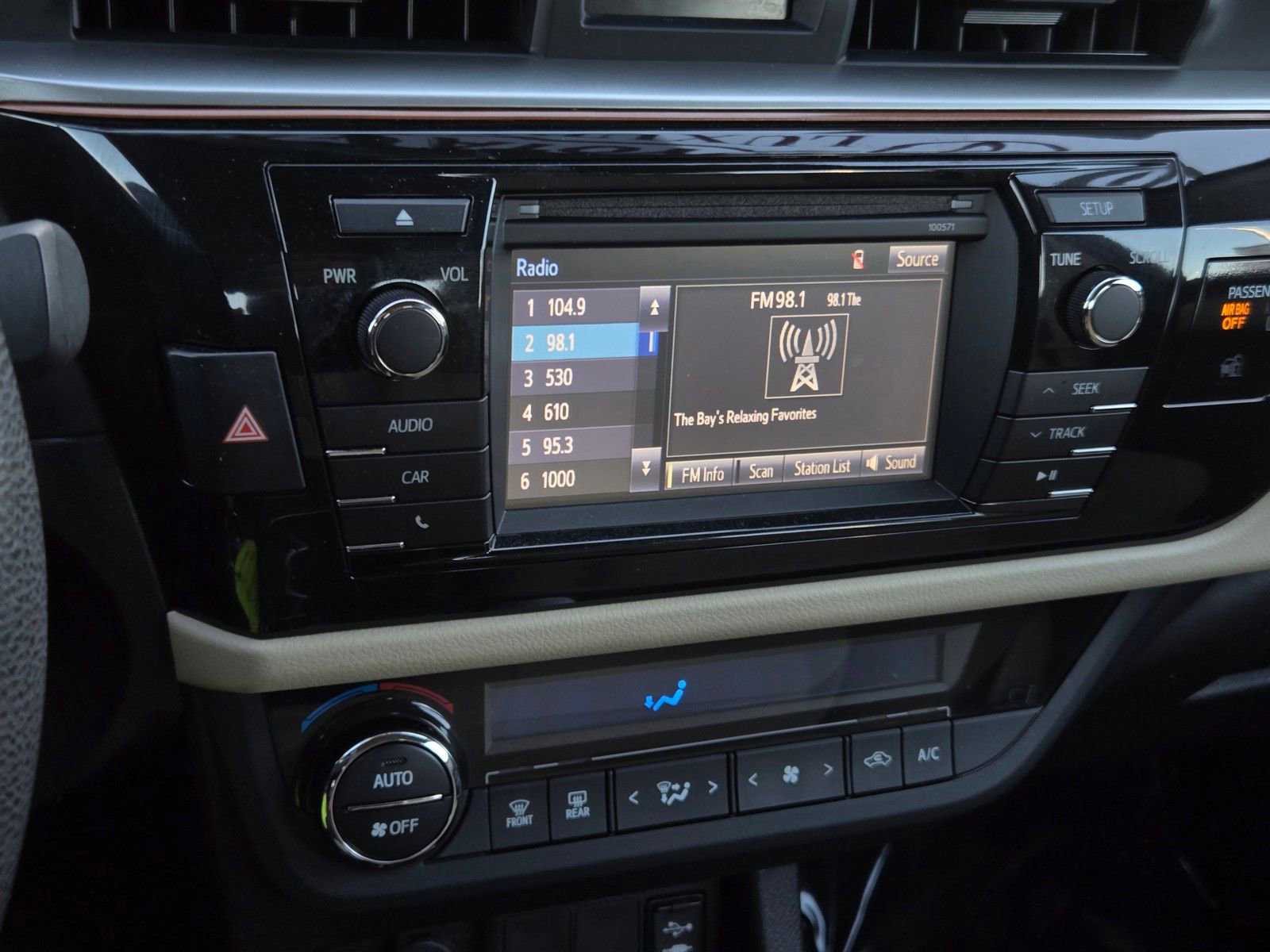 Used 2016 Toyota Corolla LE image 14