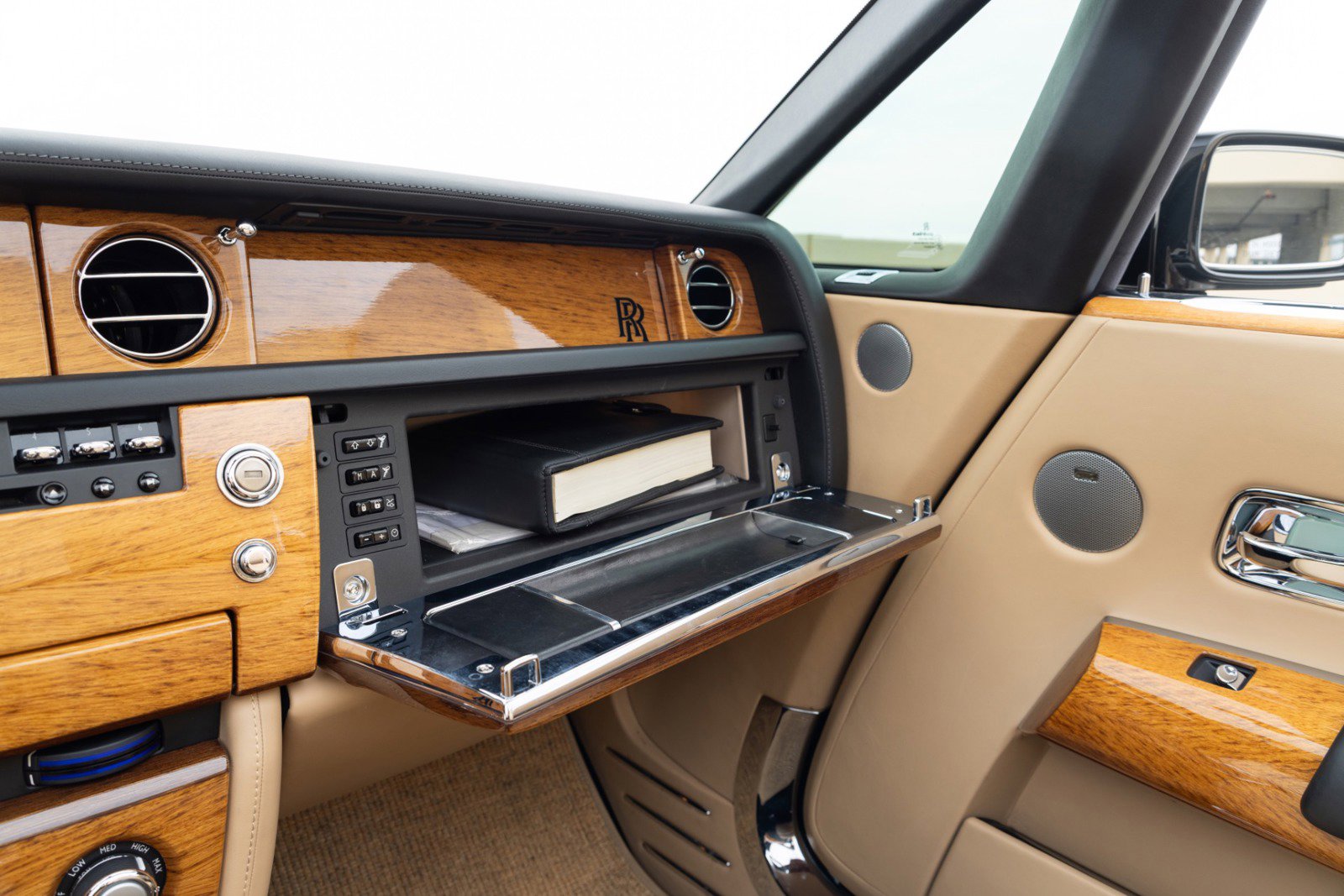 Used 2009 Rolls-Royce Phantom Drophead Coupe image 29