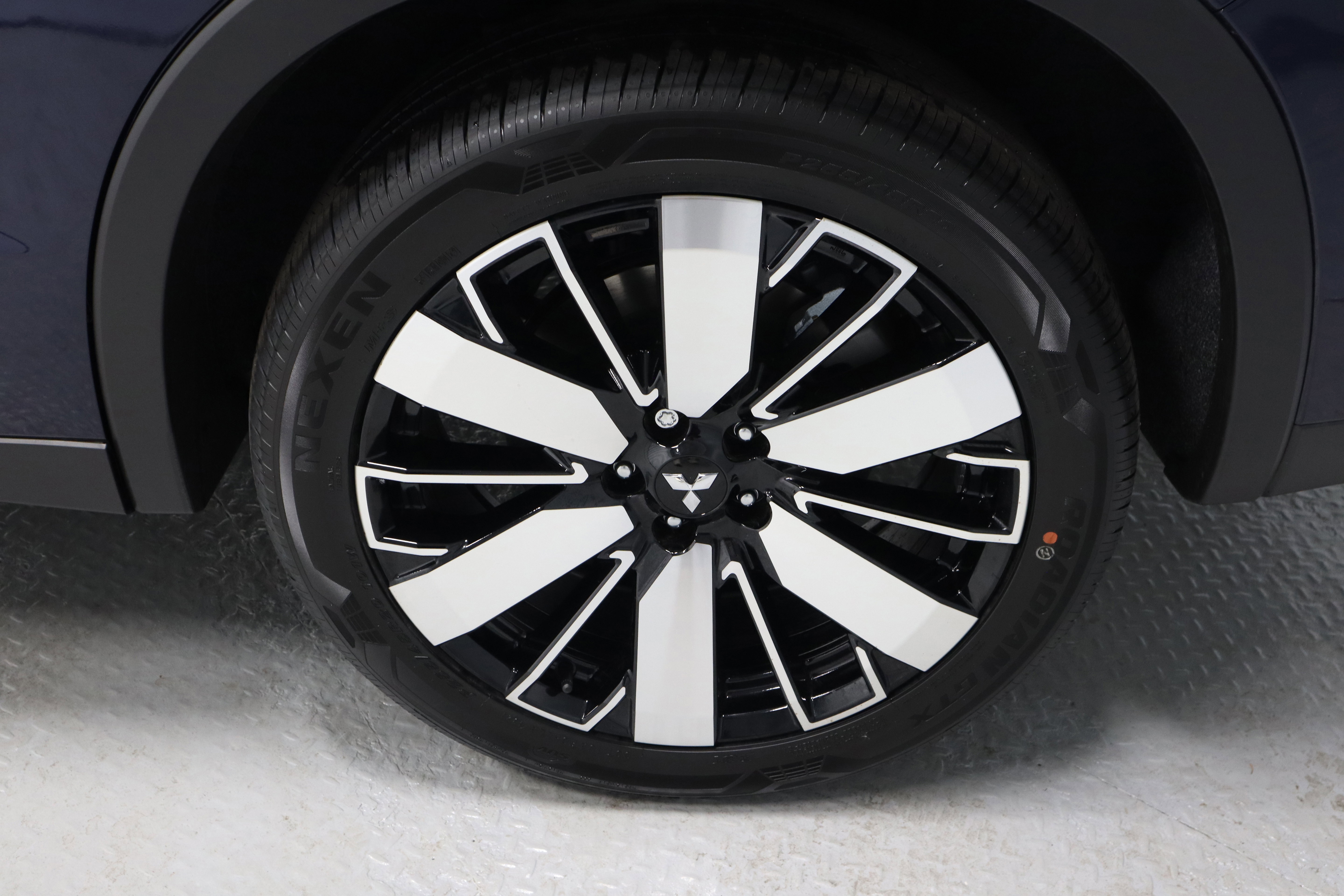 New 2025 Mitsubishi Outlander SE image 36
