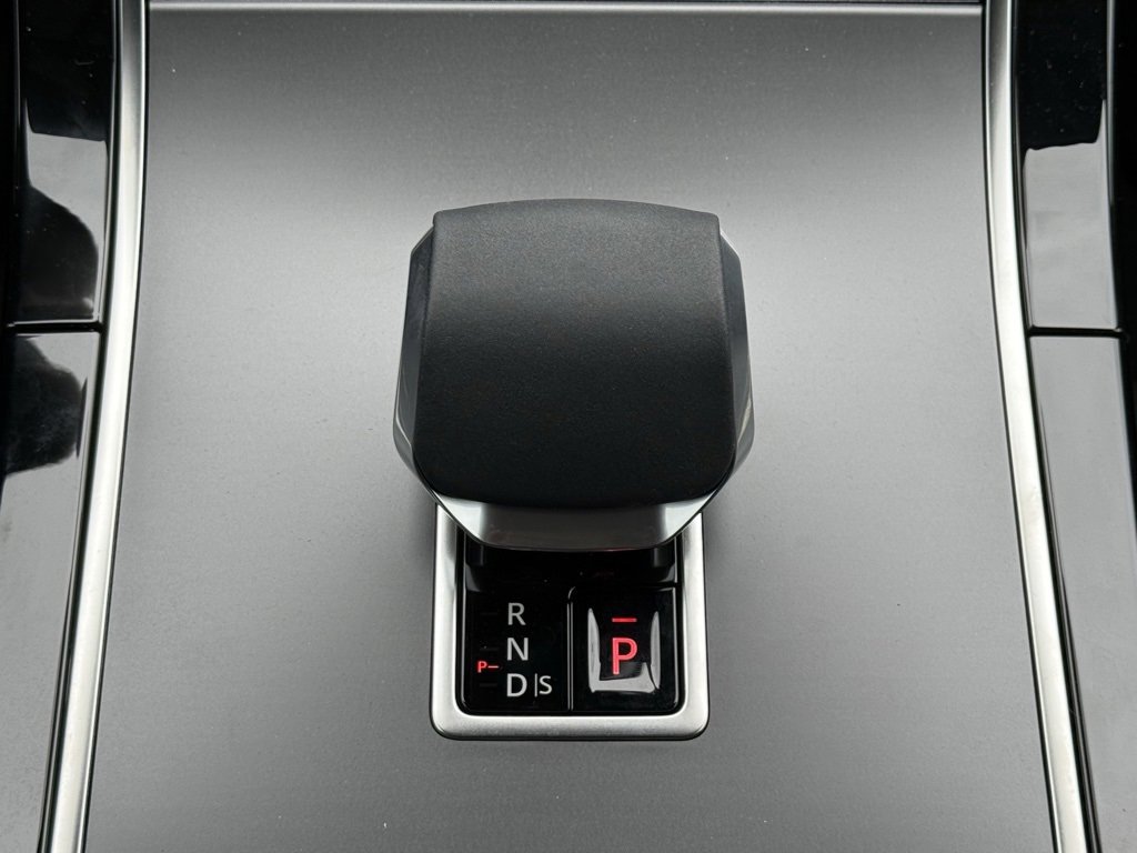 New 2025 Land Rover Range Rover Velar Dynamic SE image 21