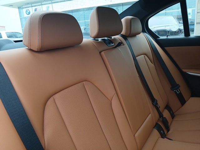 New 2026 BMW 330i Sedan w/ M Sport Package RWD image 12