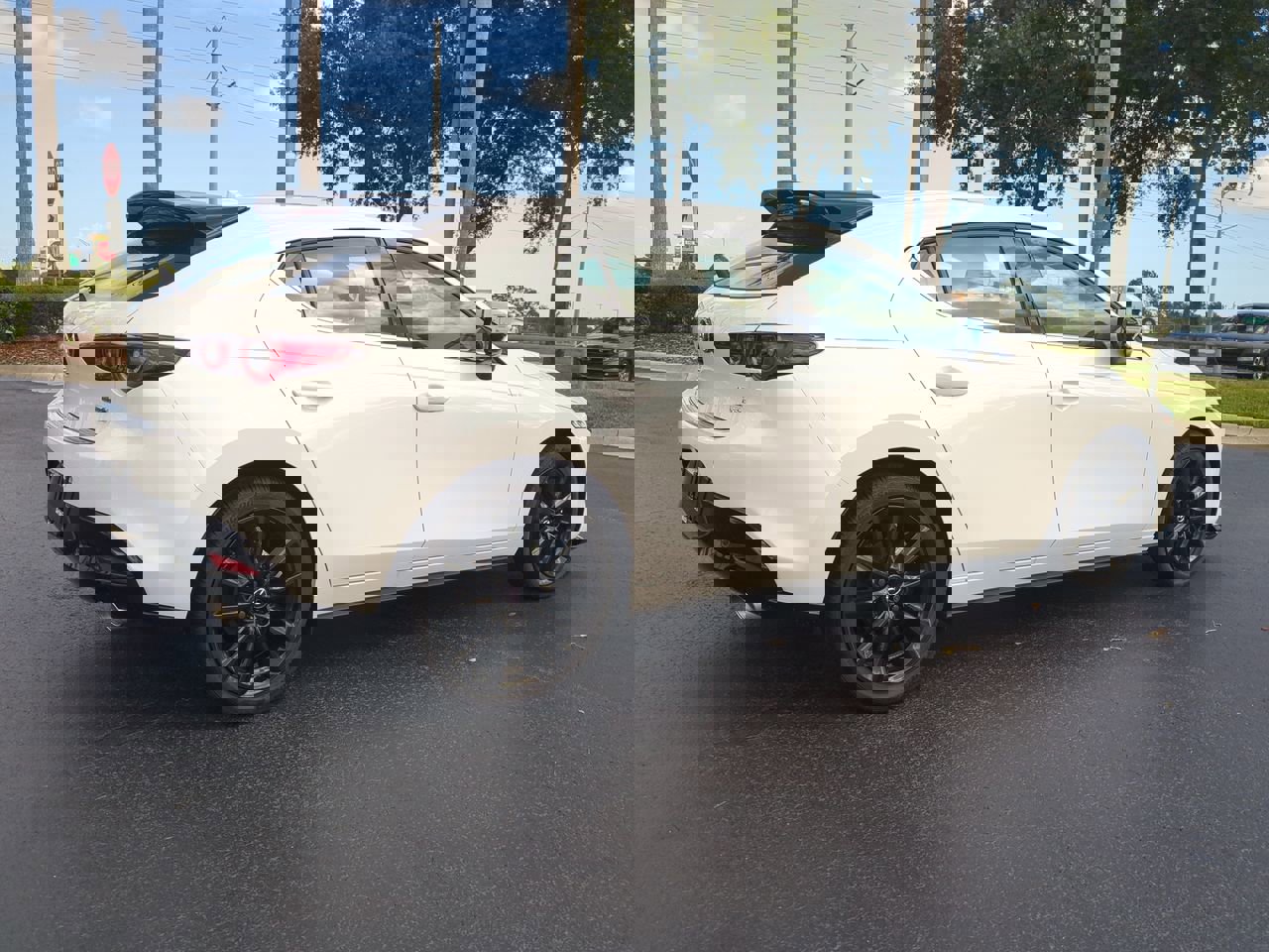 New 2025 MAZDA MAZDA3 Hatchback w/Premium Plus Pkg image 4