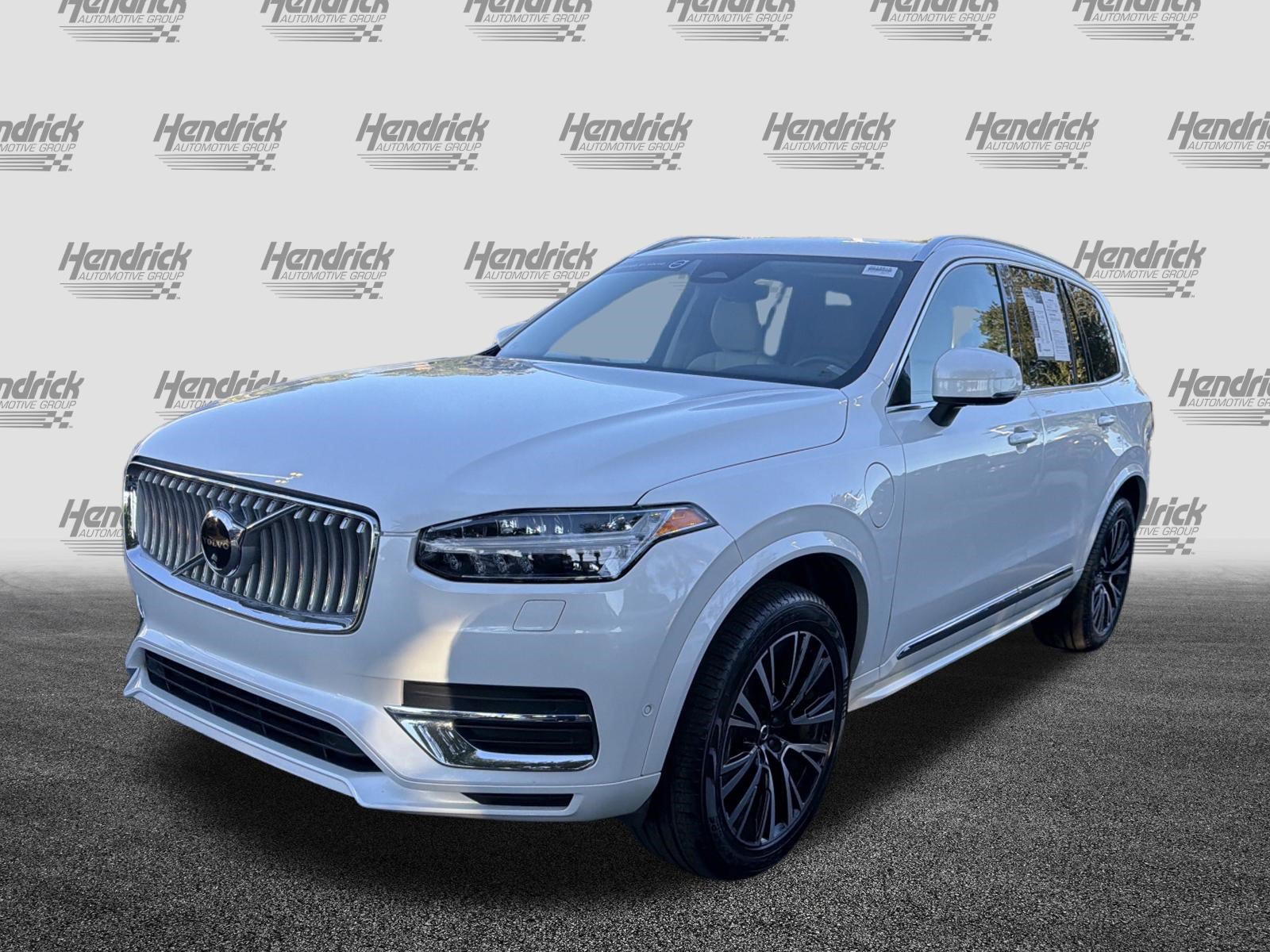 Certified 2025 Volvo XC90 T8 Plus w/ Protection Package Premier AWD/4WD image 5