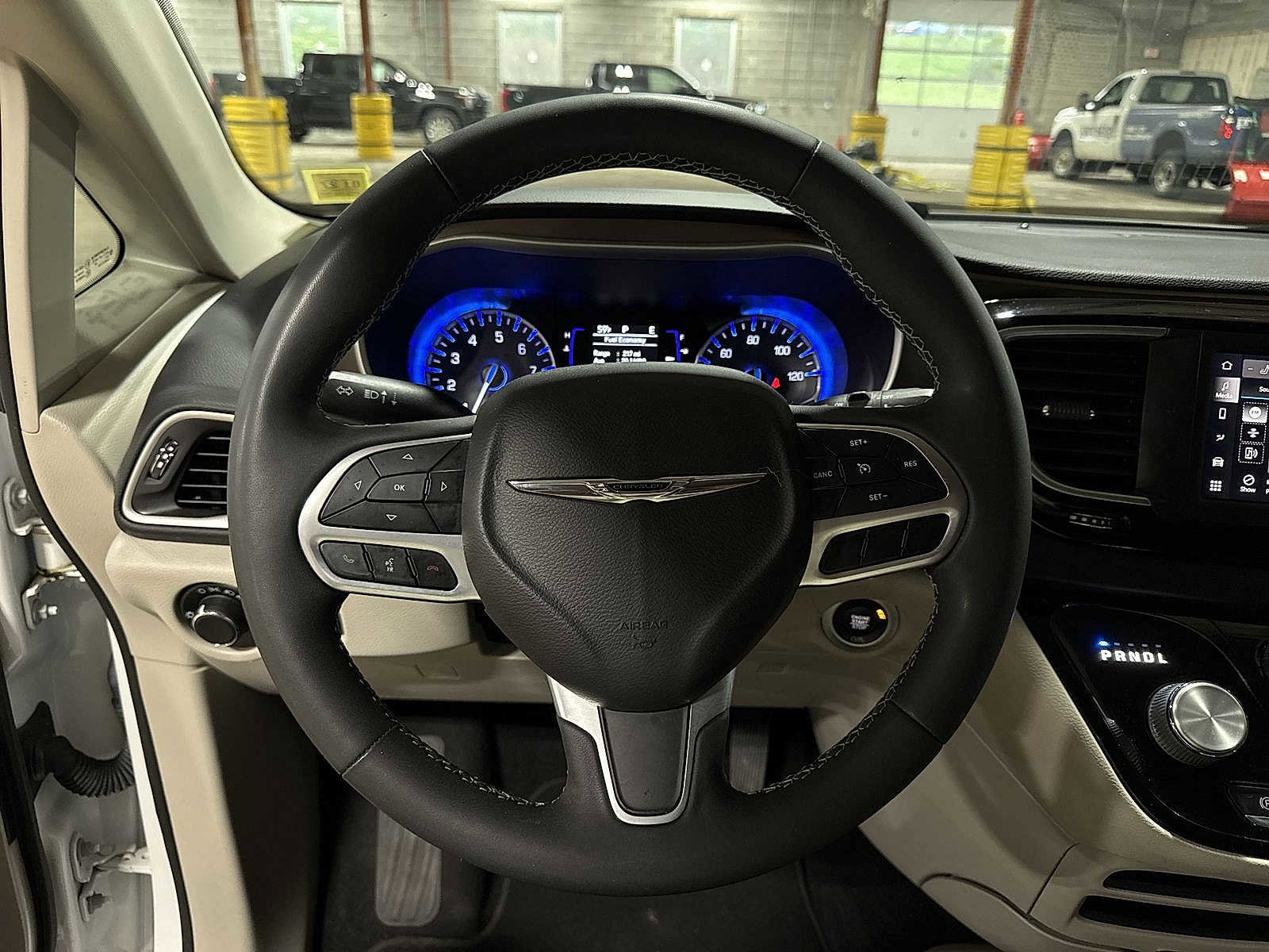 Used 2022 Chrysler Voyager LX image 19