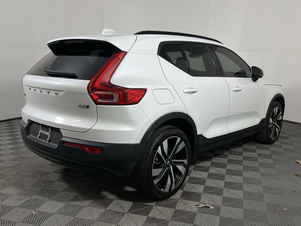 Certified 2024 Volvo XC40 B5 Plus image 12