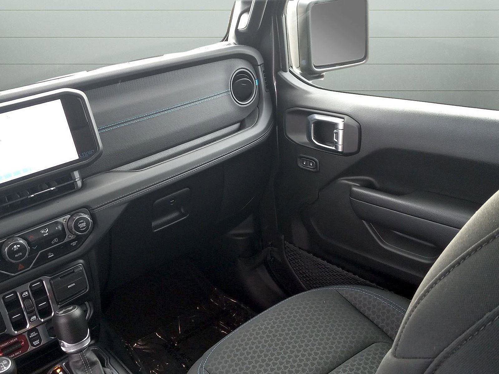 Used 2024 Jeep Wrangler Unlimited Rubicon 4xe image 15