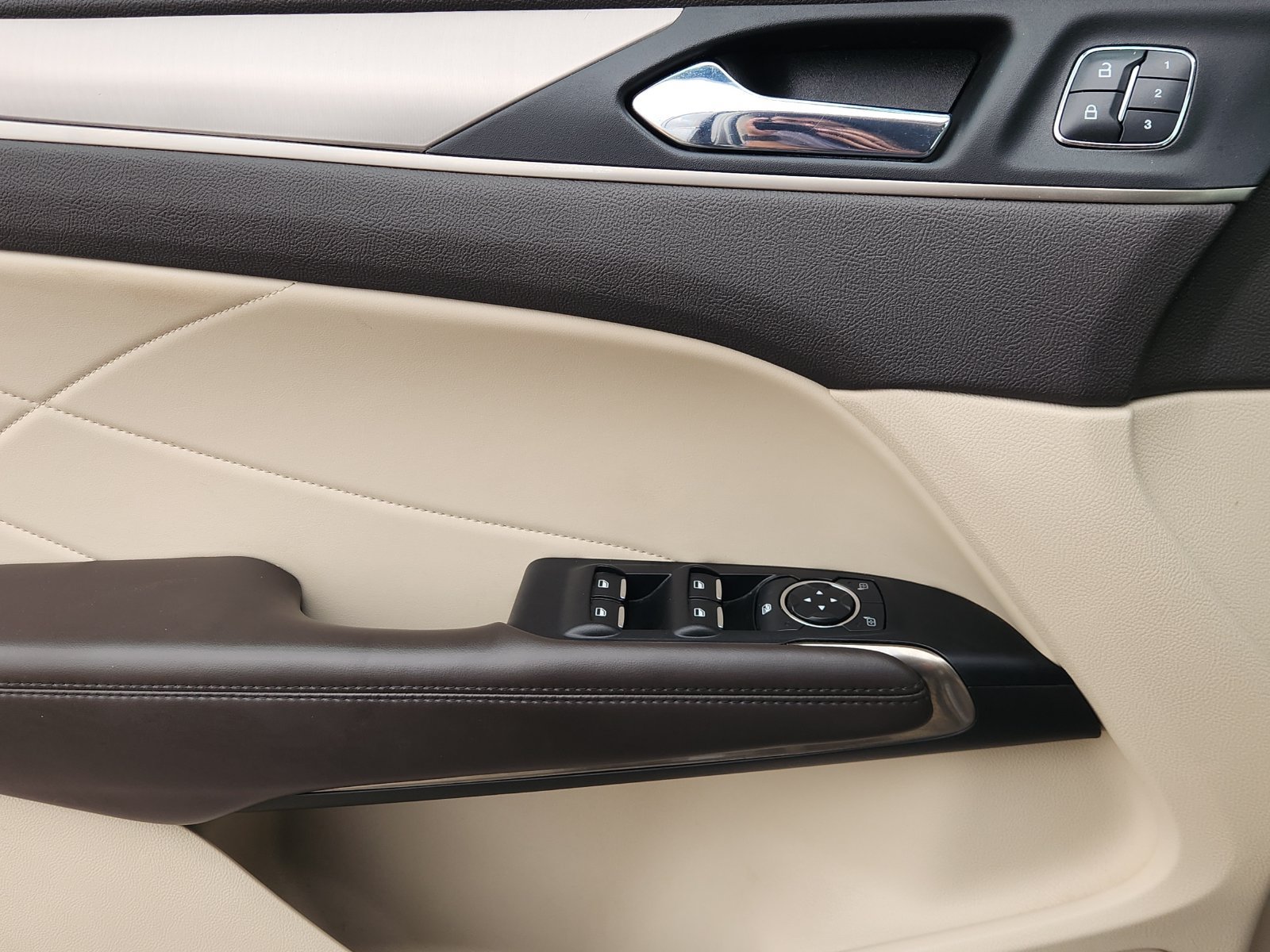 Used 2017 Lincoln MKC Premiere FWD image 28