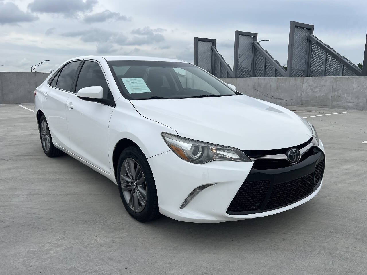 Used 2017 Toyota Camry SE FWD image 4