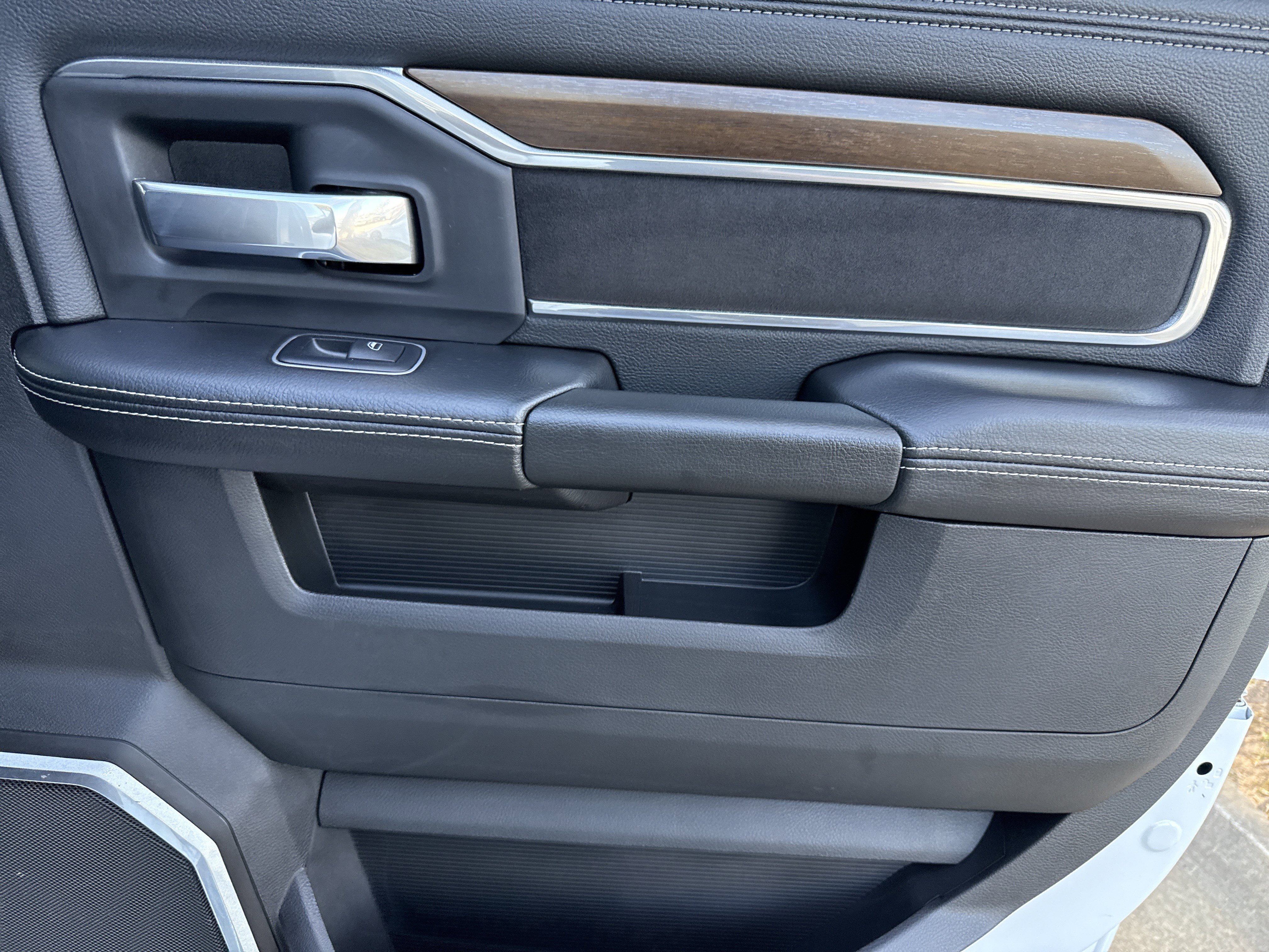 Used 2022 RAM 3500 Laramie image 16