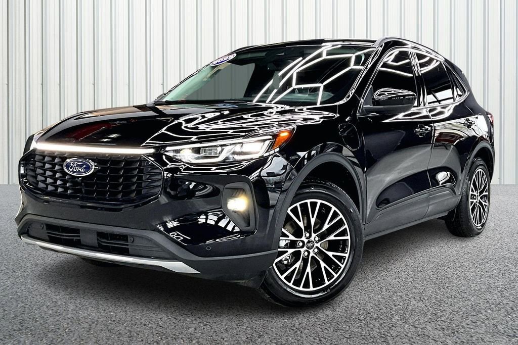 Used 2025 Ford Escape SE w/ PHEV Premium Package image 3