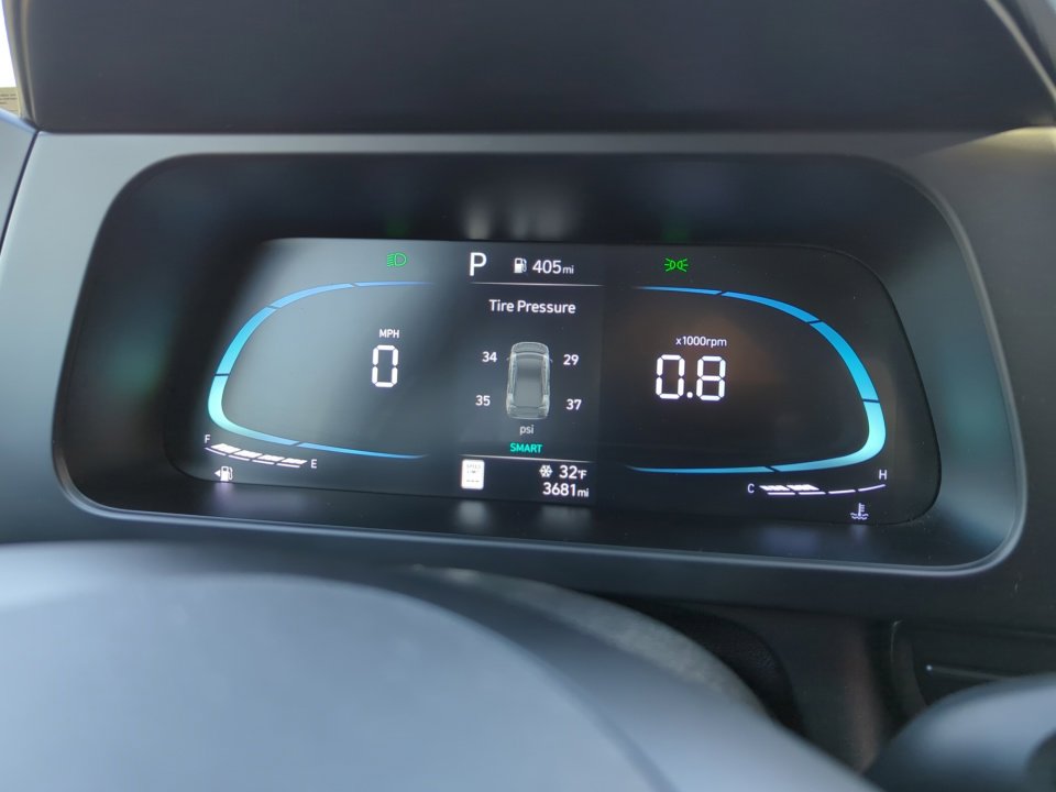 Certified 2025 Hyundai Elantra Sport image 23