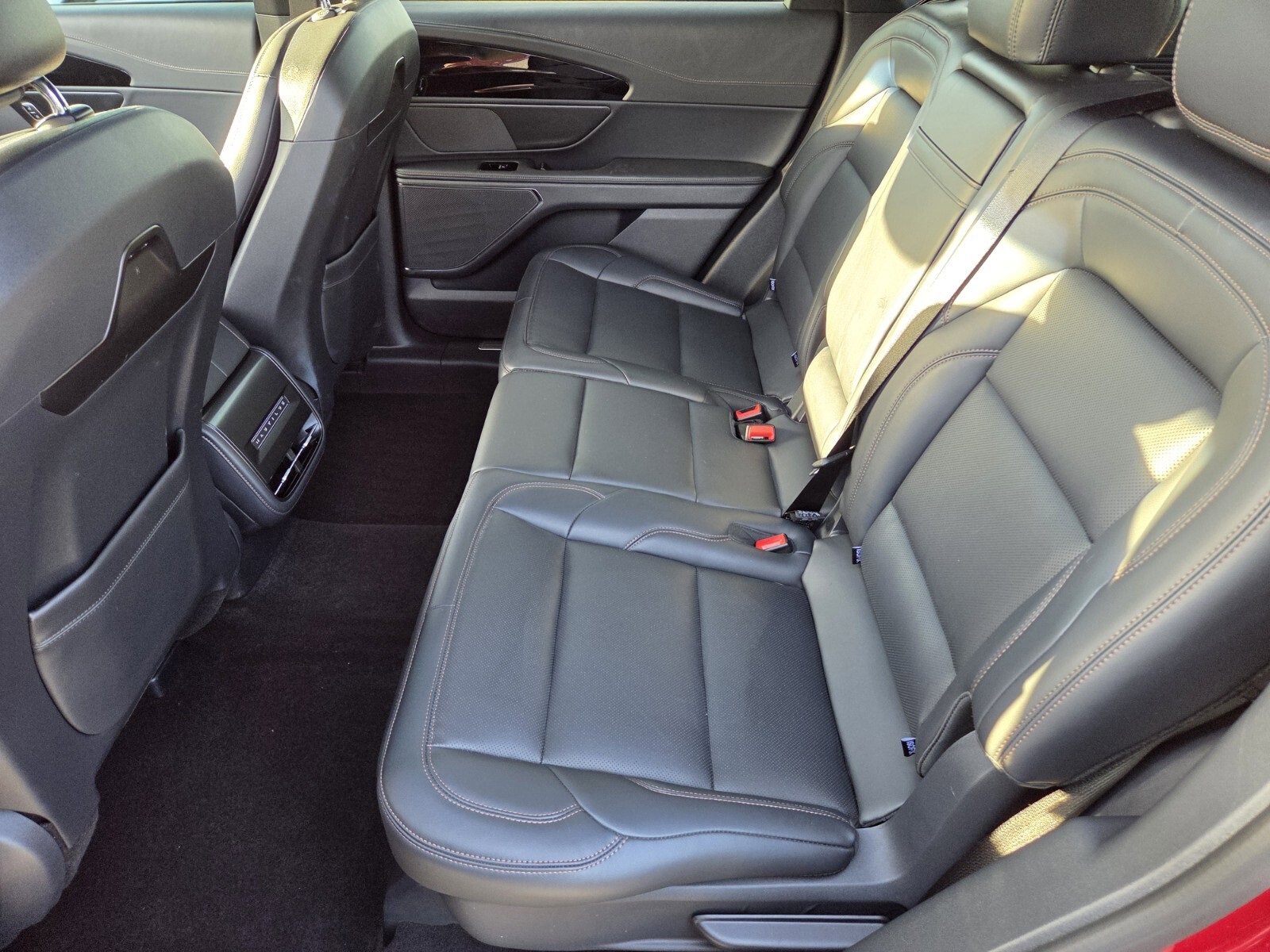 Used 2024 Lincoln Nautilus Premier w/ Jet Appearance Package image 11