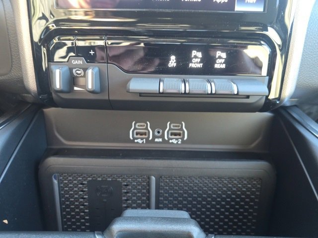 New 2026 RAM 1500 4x4 Crew Cab image 23