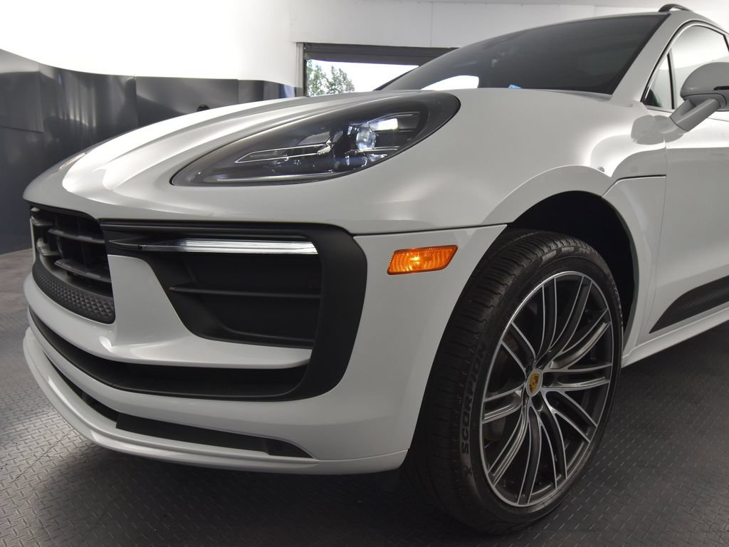 Used 2025 Porsche Macan AWD/4WD image 41