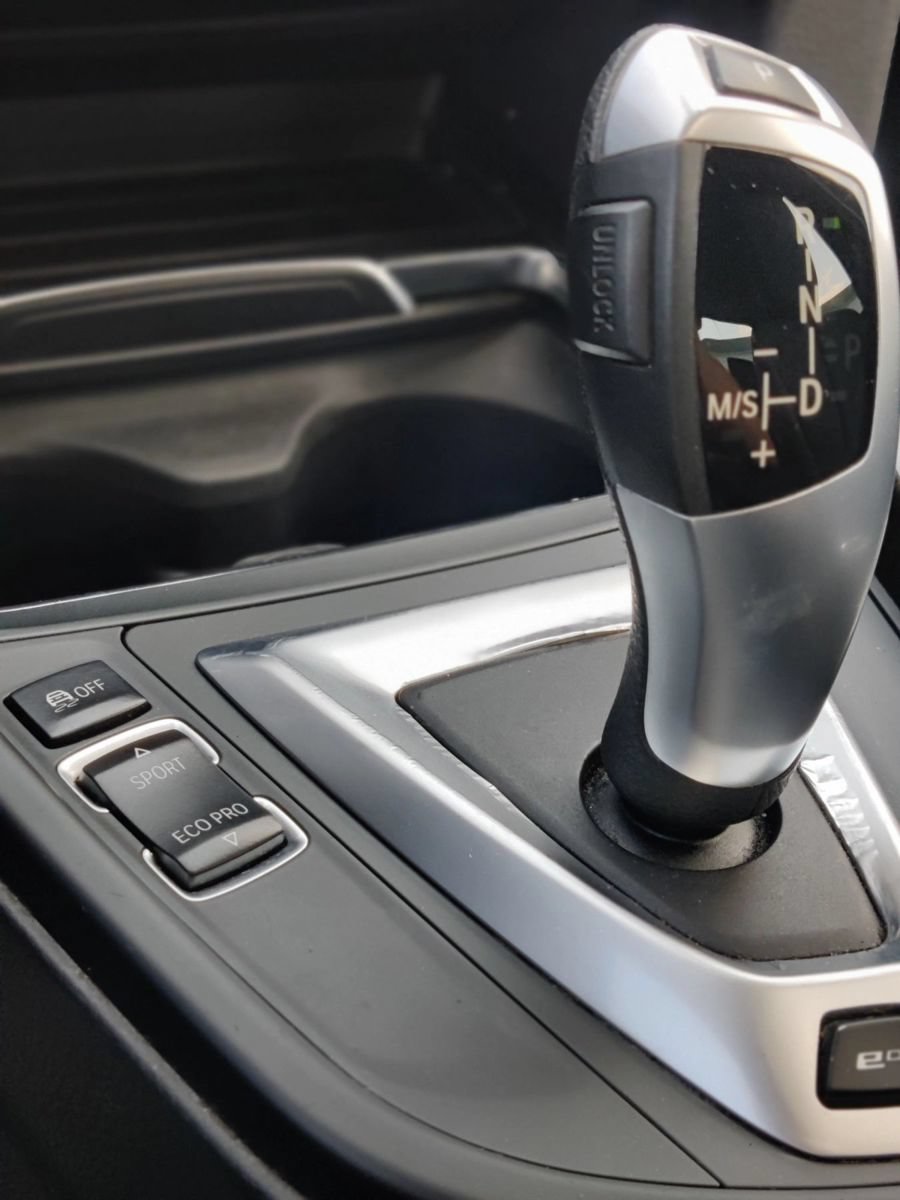 Used 2018 BMW 330e RWD image 17