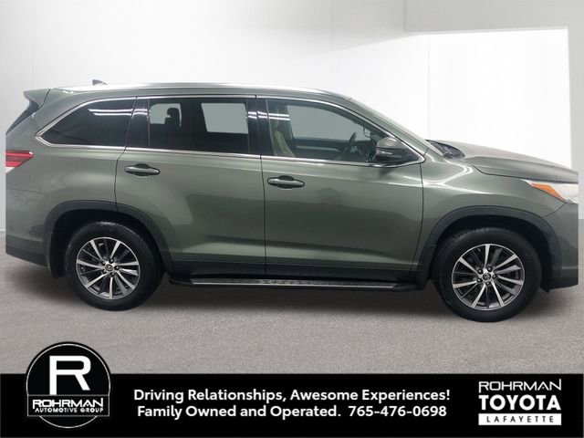 Used 2019 Toyota Highlander XLE w/ Carpet Mat Package (TMS) AWD/4WD image 8