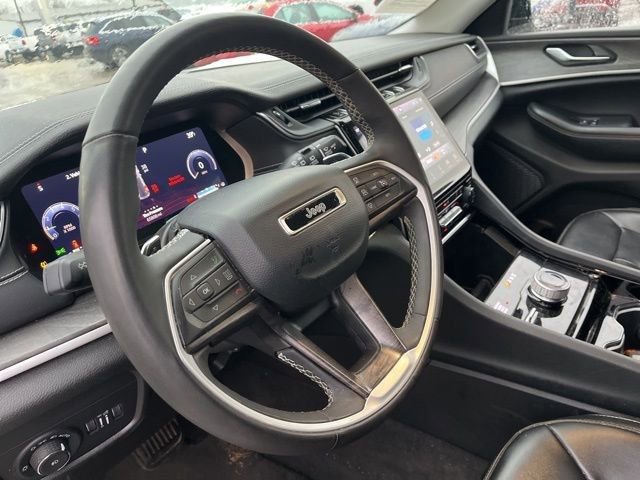Used 2023 Jeep Grand Cherokee Limited image 15